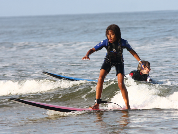 apprendre a surfer en france a lacanau ocean dans le médoc