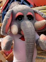 Mascotte elephant trompette all&eacute;e ortal lacanau