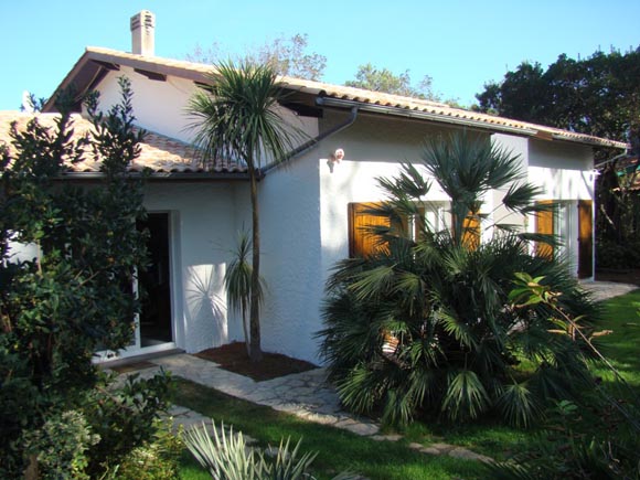 Grande villa familiale très fonctionnelle, la villa vous permettra de passer des vacances de rêve à Lacanau océan.