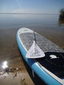 stand up paddle sur le lac de lacanau en France