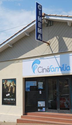 le cinema de lacanau en bas de la rue