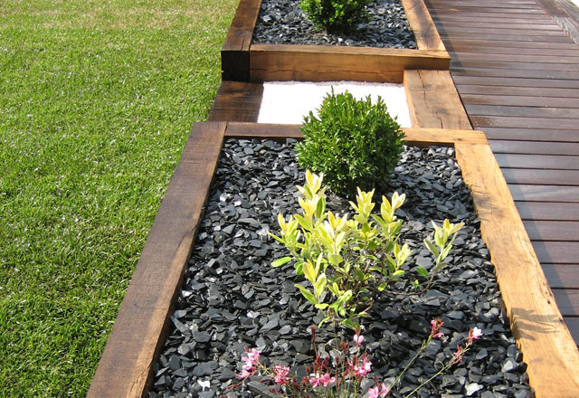 terrasse et pas japonais dans un jardin a lacanau