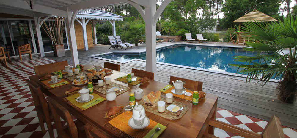 https://q-ec.bstatic.com/images/hotel/max1024x768/324/32457650.jpg