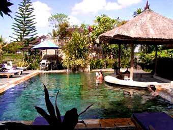 resort piscine et gazebo � bali (indon�sie)