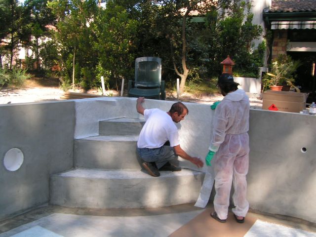 Construire un escalier de piscine en beton arm&eacute;