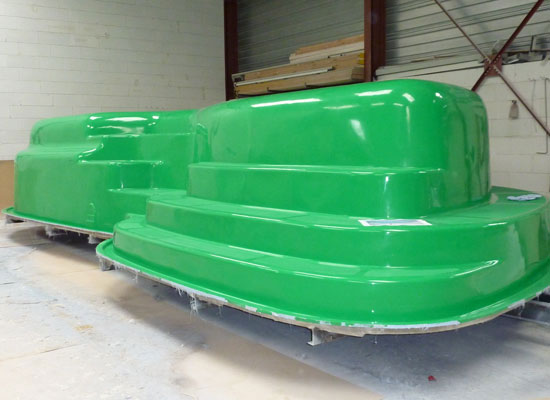 Le moule de la piscine coque ciré est prêt à l'emploi chez Aboral Piscine à Bordeaux (France)