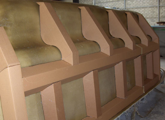 Installation des renforts de la structure de la piscine