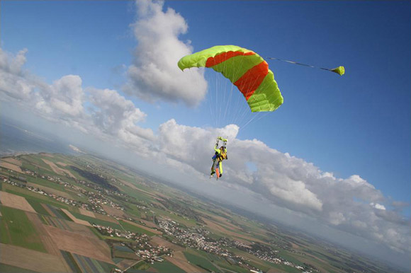 photos de saut en parachute en vende